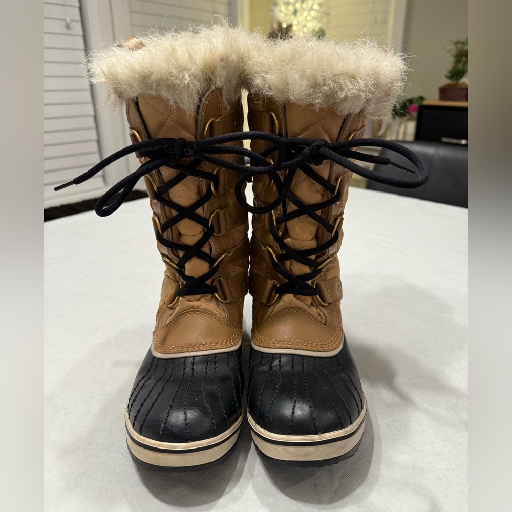 Women’s  Sorel boot

Size 7

Waterproof

Insulated